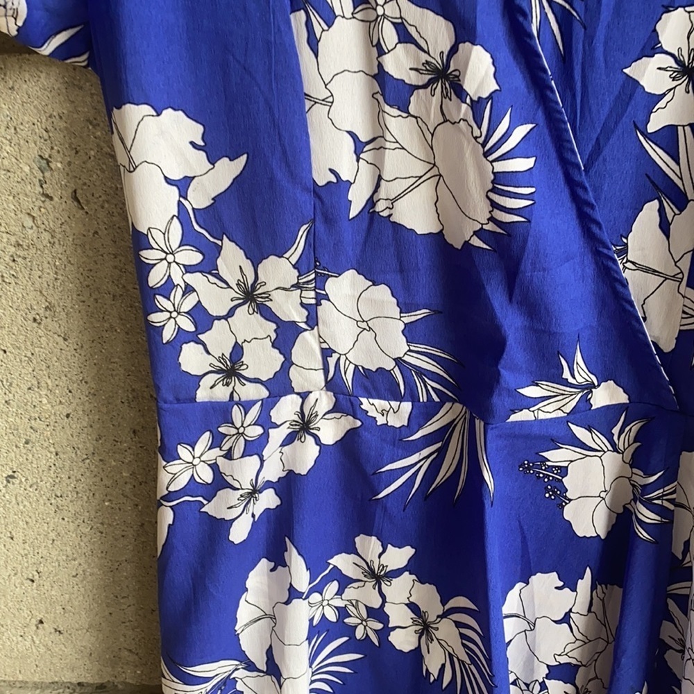 Japna Wrap Style Hawaiian print dress - Picture 5 of 15